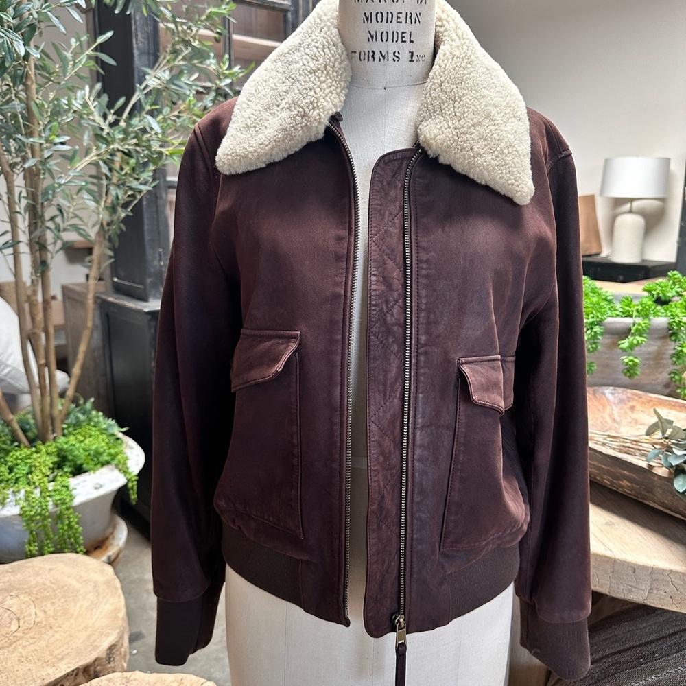100% land, leather banana republic flight jacket with Shirling collar